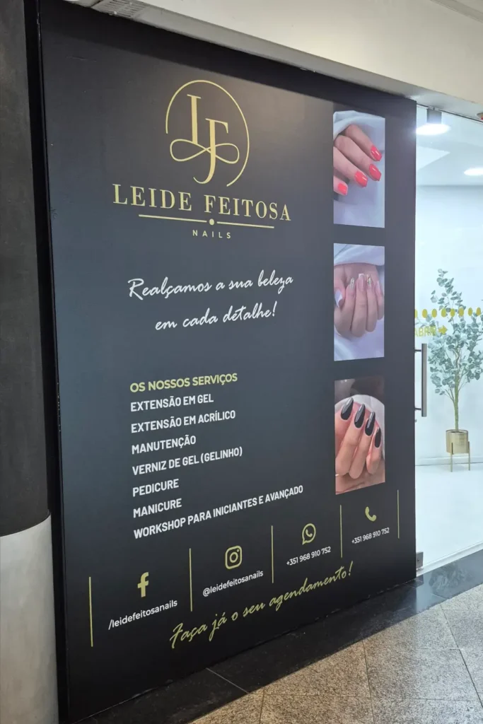 Perspetiva lateral da decoração de montra em vinil da Leide Feitosa Nails em Braga.